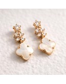 幸運四葉貝母垂墜耳環