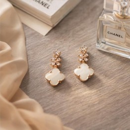 幸運四葉貝母垂墜耳環